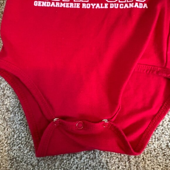 RCMP red bodysuit T-shirt Baby 18 months Toddler - Picture 5 of 6